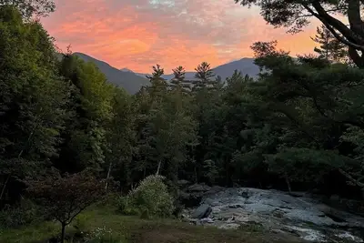 Image de Magical Adirondack Camp on Gorgeous Brook