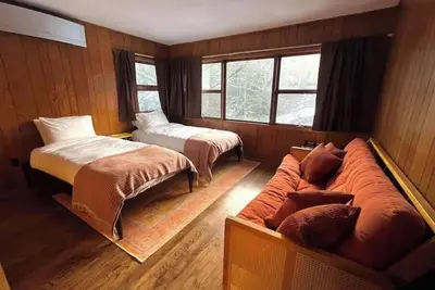 Image de Luxury Lakefront Log Cabin