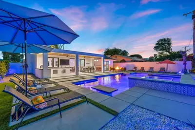 Image de The Lux at Bermuda  Modern Desert Oasis w/ Pool, Game Room & Designer Vibes