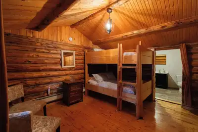 Image de Cozy Mountain Cabin | Sleeps 4 | Private Bath | River Front | No Cleaning Fees!