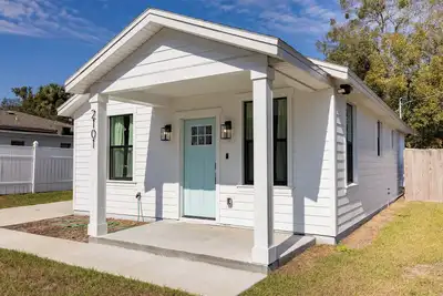 Image de 2-bedroom house in Tampa with WiFi and parking/ 13 mins to downtown