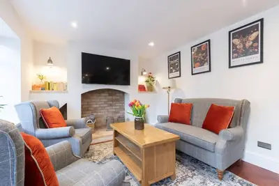 Image de Charming Two Bedroom Apartment in Fairview