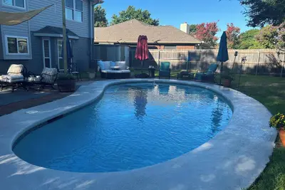 Image de 3b/2. 5b Family home with Pool close to Joe Pool Lake and Epic Indoor Water Park