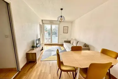 Appartement lumineux à 2 mins à pied de la gare