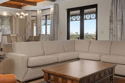 Image de Stunning One Bedroom Presidential Suite - moments away from major attractions!