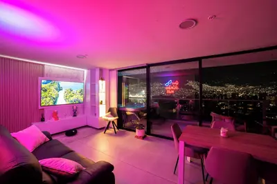 Image de 3-bedroom apartment with view, jacuzzi and Ac, Laureles, Medellín. . .