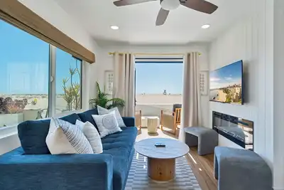 Image de Beachfront 1-Bedroom Suite w/ Private Patio + Reserved Parking + Fire Pit