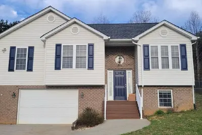 Image de Spacious 6-bedroom house with WiFi, Ac, Lynchburg 4 mi from Liberty University