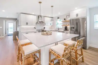 Image de Cozy Modern 3 Bedroom 1 Mile From the Beach