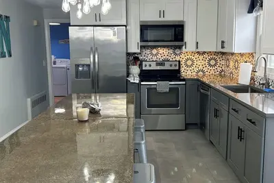 Image de Charming 4-bedroom house just a Short walk to Scarborough Beach