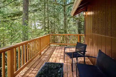 Image de New - Cozy Waterfront Cabin Nestled in the Forest - King beds \/ Ac \/ Fast Wi-fi