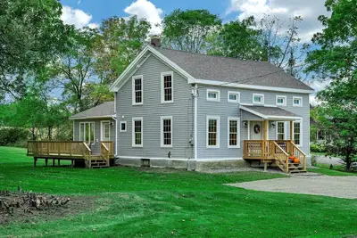 Image de Modern 3-bedroom farmhouse with WiFi and spectacular views in charming Granville