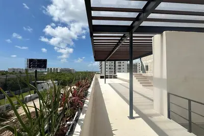 Image de \nNew luxury condo, rooftop and pool.