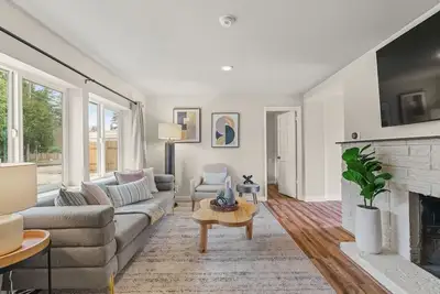 Image de Cozy North Seattle Rambler with Spacious Yard