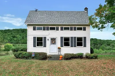 Image de The Slate Valley Farmhouse @ Parkers Dairy in Granville