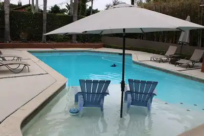 Image de Modern 3 bedroom pool house with above ground hot tub, big backyard
