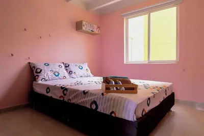 Deluxe Room Cali near Universities, Restaurants, Supermarkets,