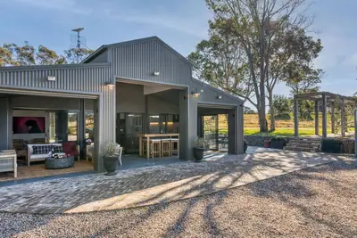 Image de Uniquely Renovated Barn in the Southern Highlands.