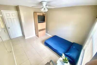 Image de Charming Private Bedroom in beautiful St. Petersburg with Tv, WiFi, Ac