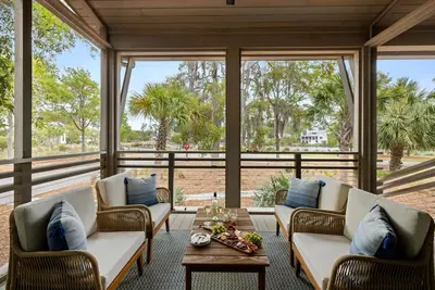 Image de Special Summer Rates! Luxurious Townhouse with Lake Views