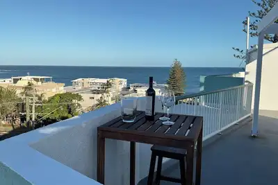 Image de Quaint apartment with Oceanview and private rooftop.