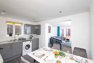 Image de Leeds 4 Bed 2 Bath With Parking