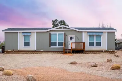 Image de Desert Tracks Family Getaway + Hot Tub + Patio