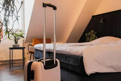 Image de Comfortable hotel room with stunning views, modern amenities, and a relaxing atmosphere in the Land of Maas and Waal.