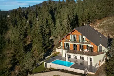 Image de Maison de vacances privée avec Wifi, climatisation, bain à remous, piscine privée, Tv, terrasse