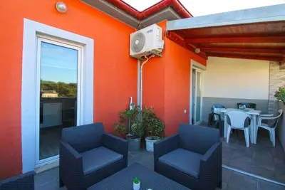 Image de Appartement spacieux avec terrasse et barbecue