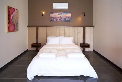 Image de 1+1 Private Pool-Lake View-Fireplace Bungalow for 3 People in Kartepe Maşukiye