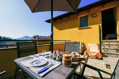 Image de Attic between lake and mountains with terrace