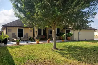 Image de Cozy 2-bedroom house in Harlingen Bbq grill and back patio.