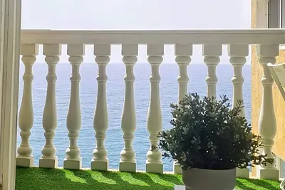 Image de Apartment house in front of the sea