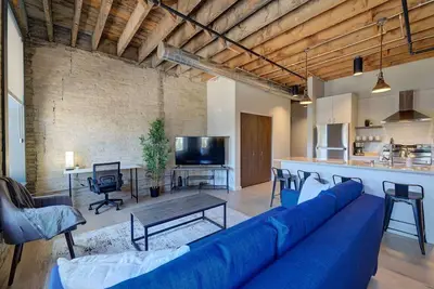 Image de Cw | 1 Bed | Walker's Point | Cream City | Luxury