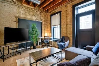 Image de Cw | 1 Bed | Walker's Point | Cream City | Luxury