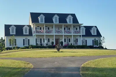 Image de Spacious 5-bedroom Estate home in the heart of Bourbon Country!