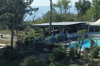 Image de Appartement 2 ème étage avec une vue imprenable et sans vis à vis sur la mer.