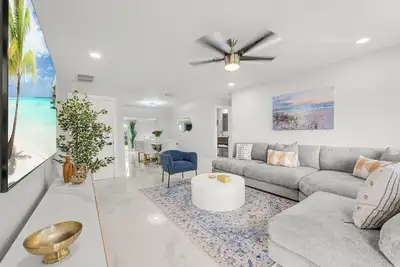 Image de Charming 3-bed House in Delray Beach, Fence yard/grill/loungers/safe & quite