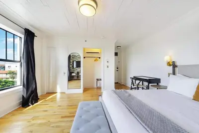 Image de Classic Hotel in Little Havana: King Suite, Free WiFi & Garden Relaxation