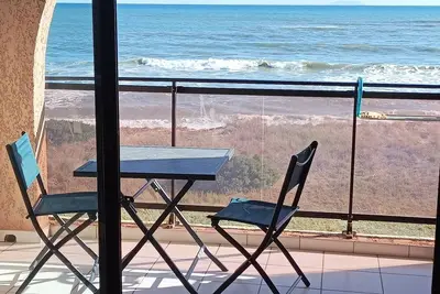 Image de Studio les pieds dans l'eau, terrasse vue mer, accès direct à la mer, parking.