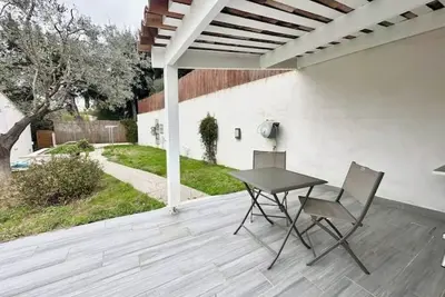 Image de « Le Cabanon Cassis »Avec piscine au calme