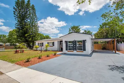 Image de Modern Beach Oasis 4Bed 3Bath Fully Furnished 10 minutes to the beach