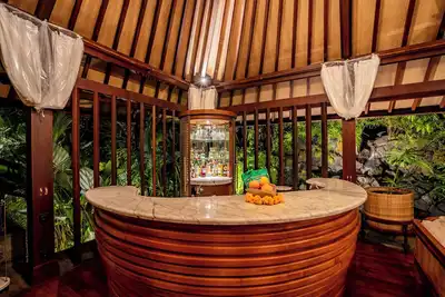 Image de Discover Majestic Living: The Ultimate Getaway in a Former Royal Villa Estate