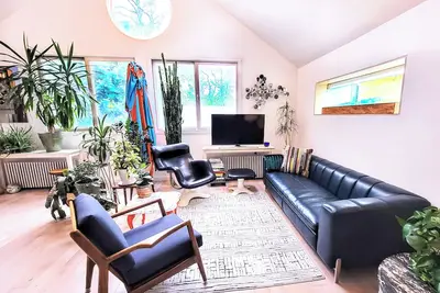 Image de Asbury Park, Sunlit, 3 story home: 2-br, 2 full bath w 4 beach passes + bikes