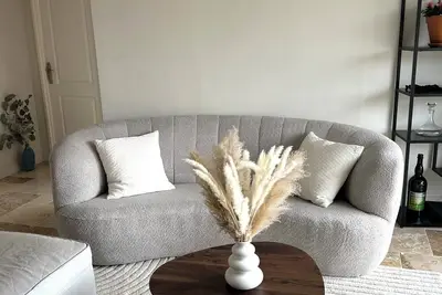 Image de Appartement  3 pièces – Rénové, raffiné, proche Palais des Festivals \/ Croisette