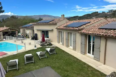 Image de Jolie maison de plain pied  proche du village de Valbonne, climatisée, calme.