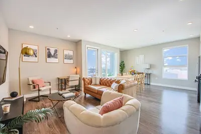 Image de Spacious 3bd 3ba with Iconic Hollywood Sign Views!