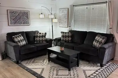 Image de July 4th weekend available! Charming 3b-2b cottage by Fall Creek Falls!