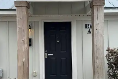 Image de Luxury Lodging, Lakefront View, Queen Bed w/Private Bath, Patio.